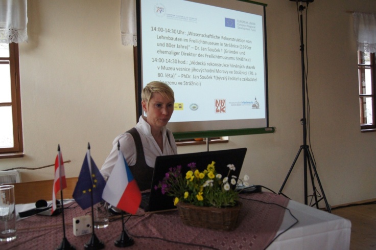 Moderation durch Dr. Veronika Plöckinger-Walenta, die Wissenschaftliche Leiterin & Initiatorin des Lehmbau Symposiums. 